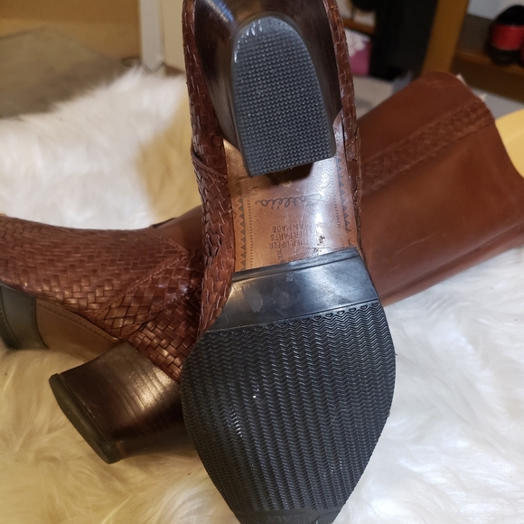 Catleia Boots 9.5 Chestnut Color - Picture 6 of 16